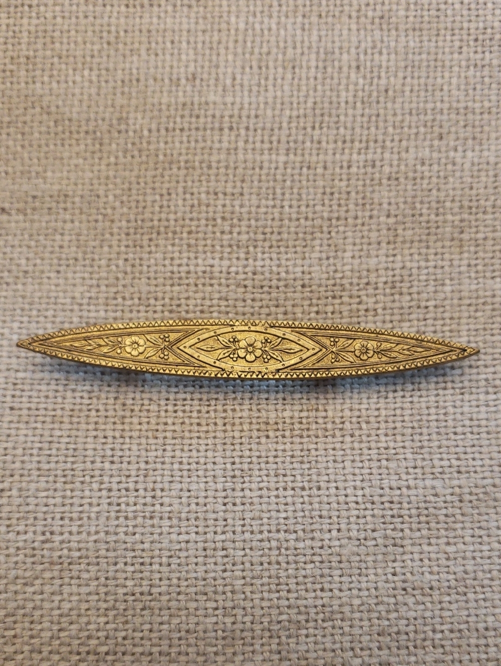 Vtg Engraved Long Bar Brooch - Gold Tone Floral Design